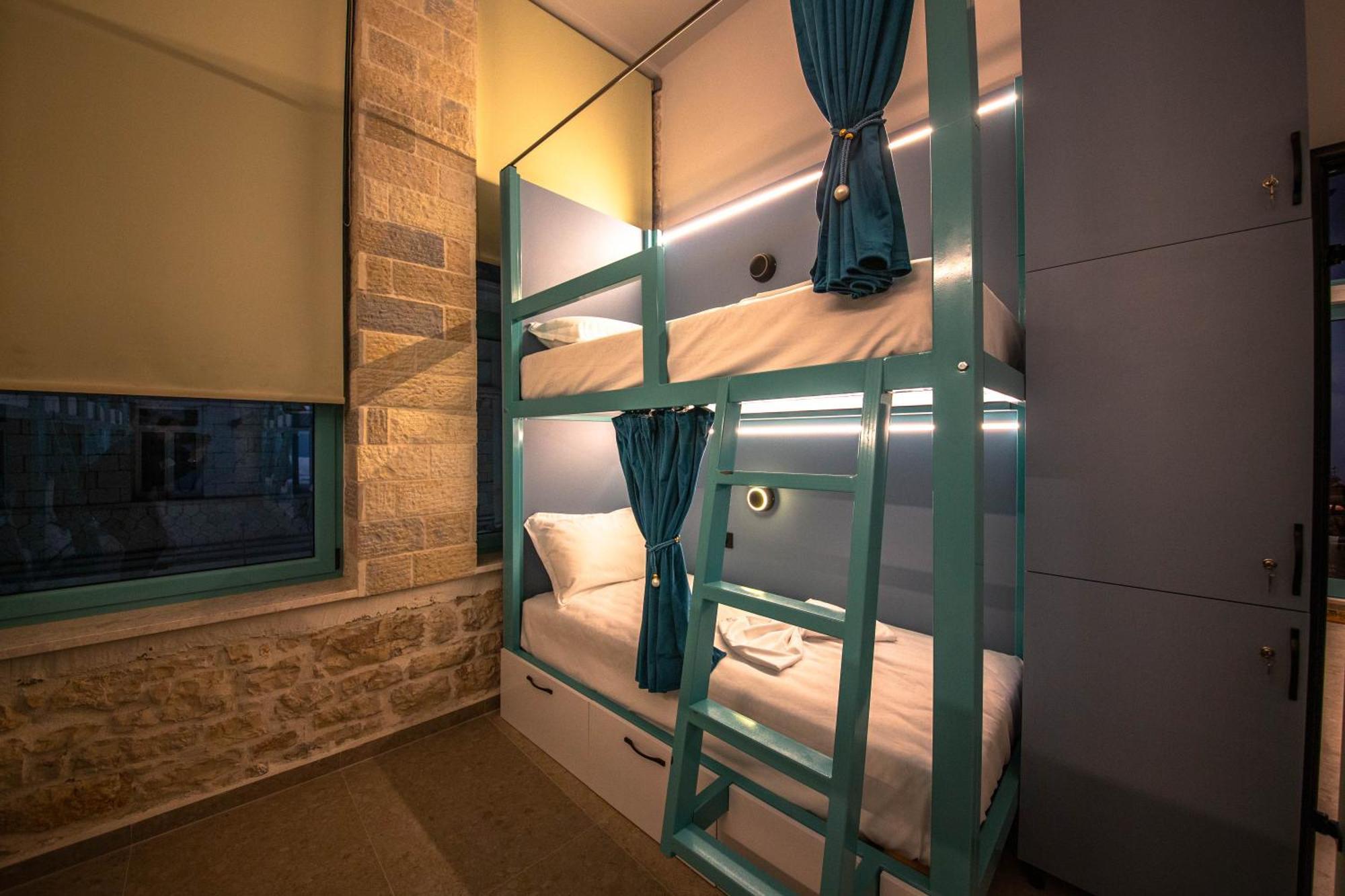 Vega 43 Hostel Sarandë 外观 照片