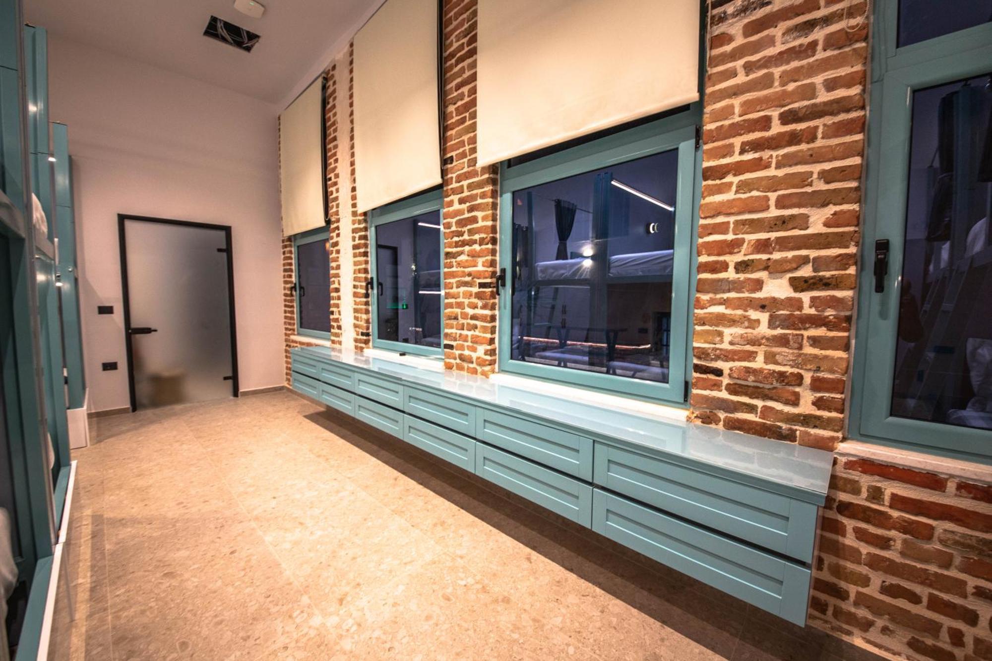 Vega 43 Hostel Sarandë 外观 照片