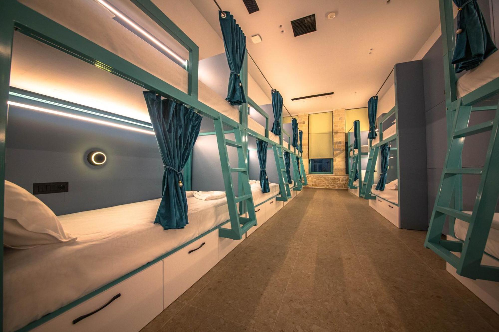 Vega 43 Hostel Sarandë 外观 照片