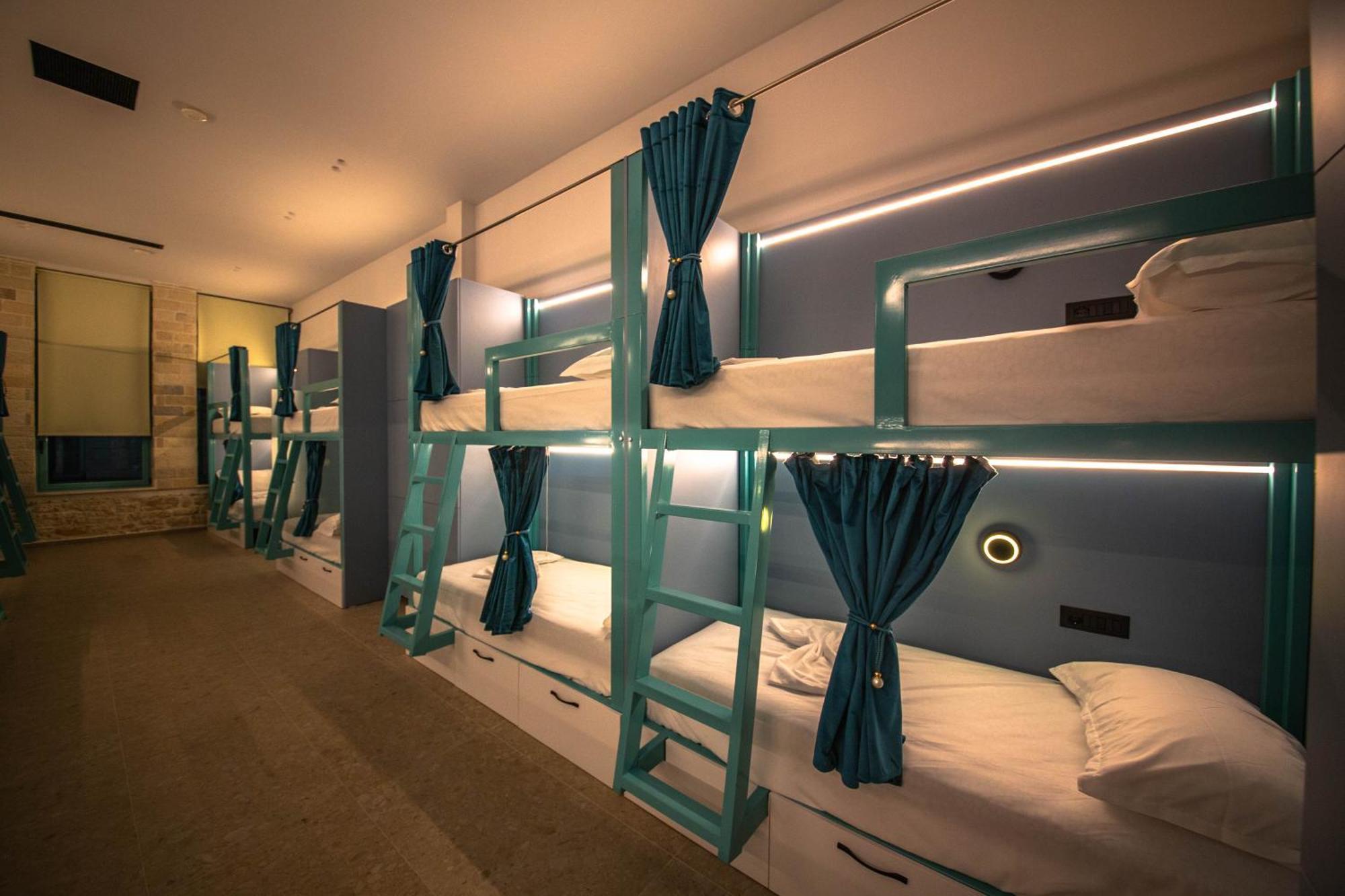 Vega 43 Hostel Sarandë 外观 照片