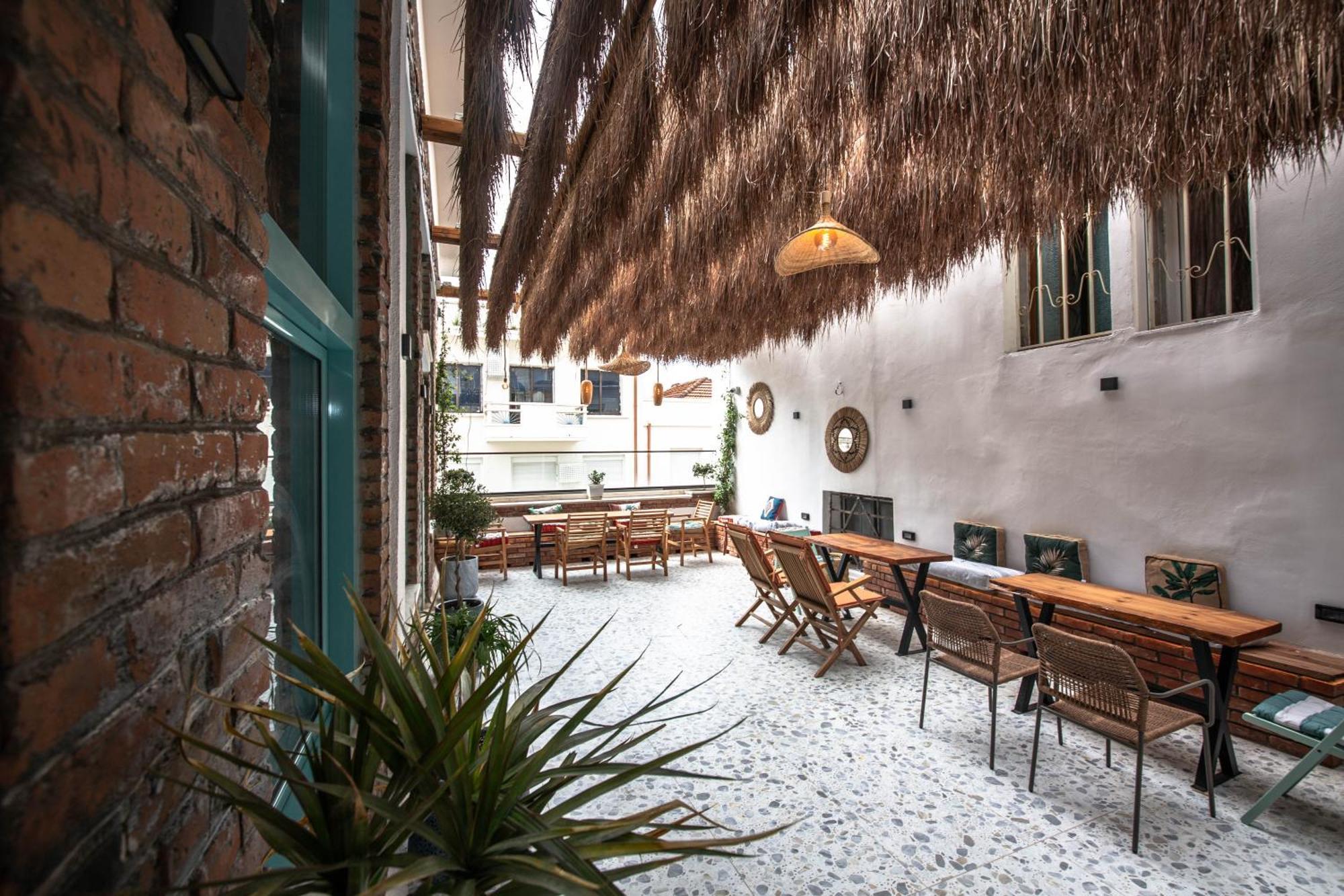 Vega 43 Hostel Sarandë 外观 照片