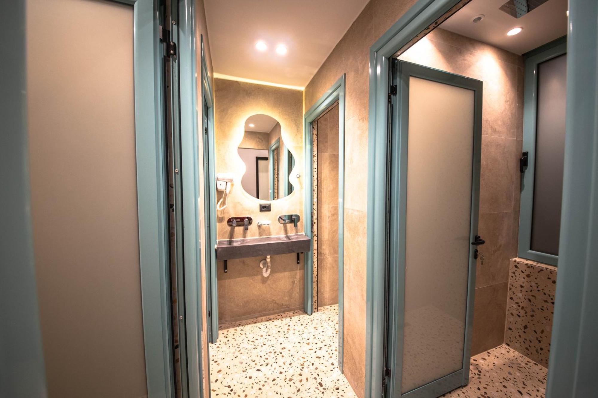 Vega 43 Hostel Sarandë 外观 照片