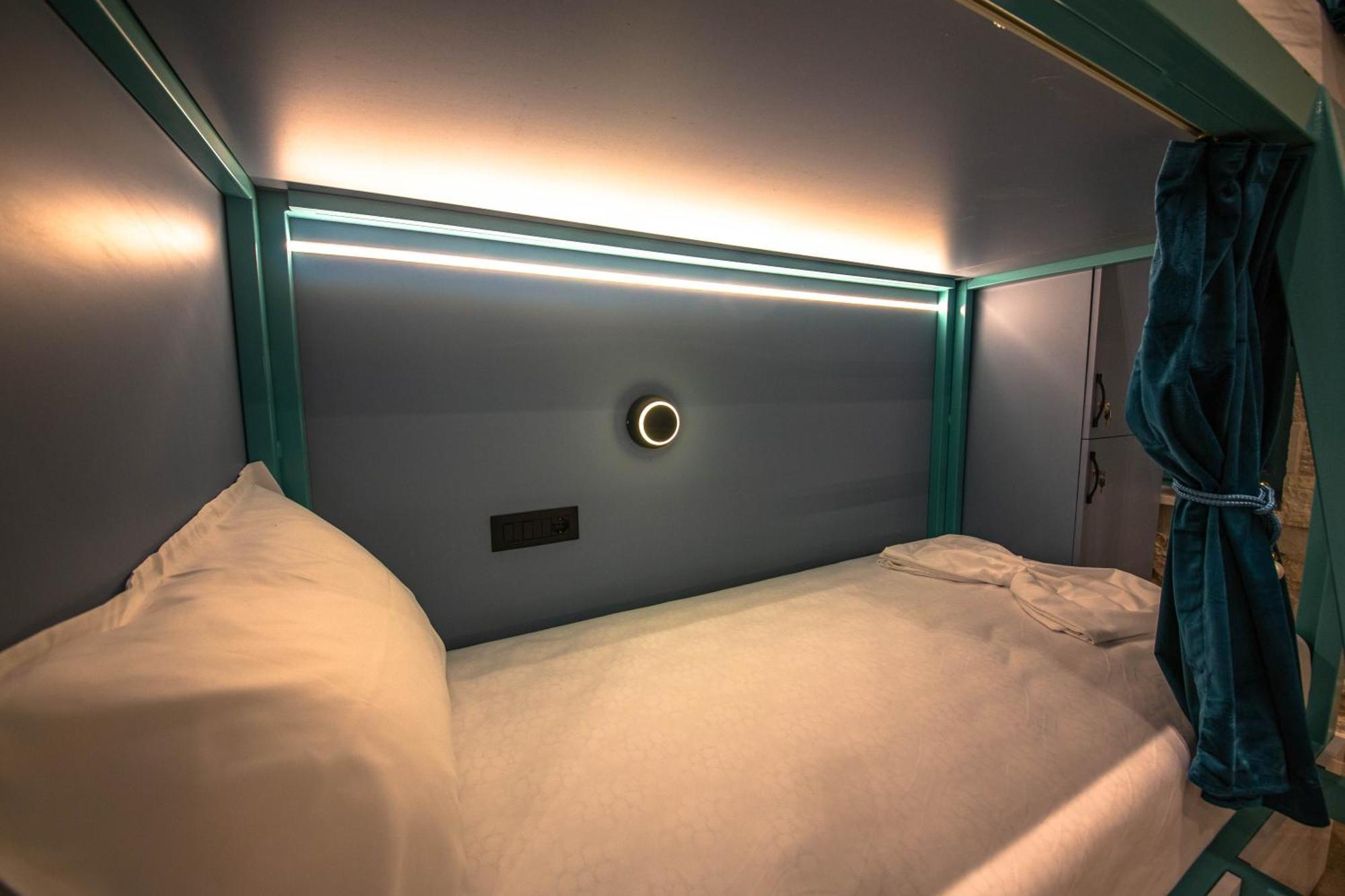 Vega 43 Hostel Sarandë 外观 照片