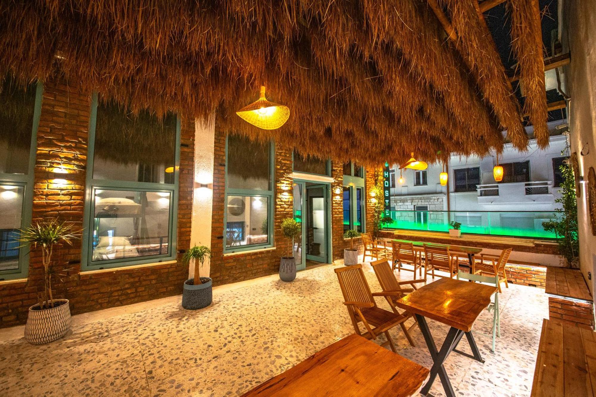 Vega 43 Hostel Sarandë 外观 照片