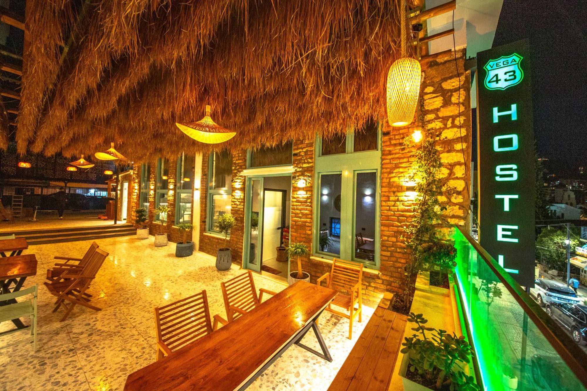Vega 43 Hostel Sarandë 外观 照片