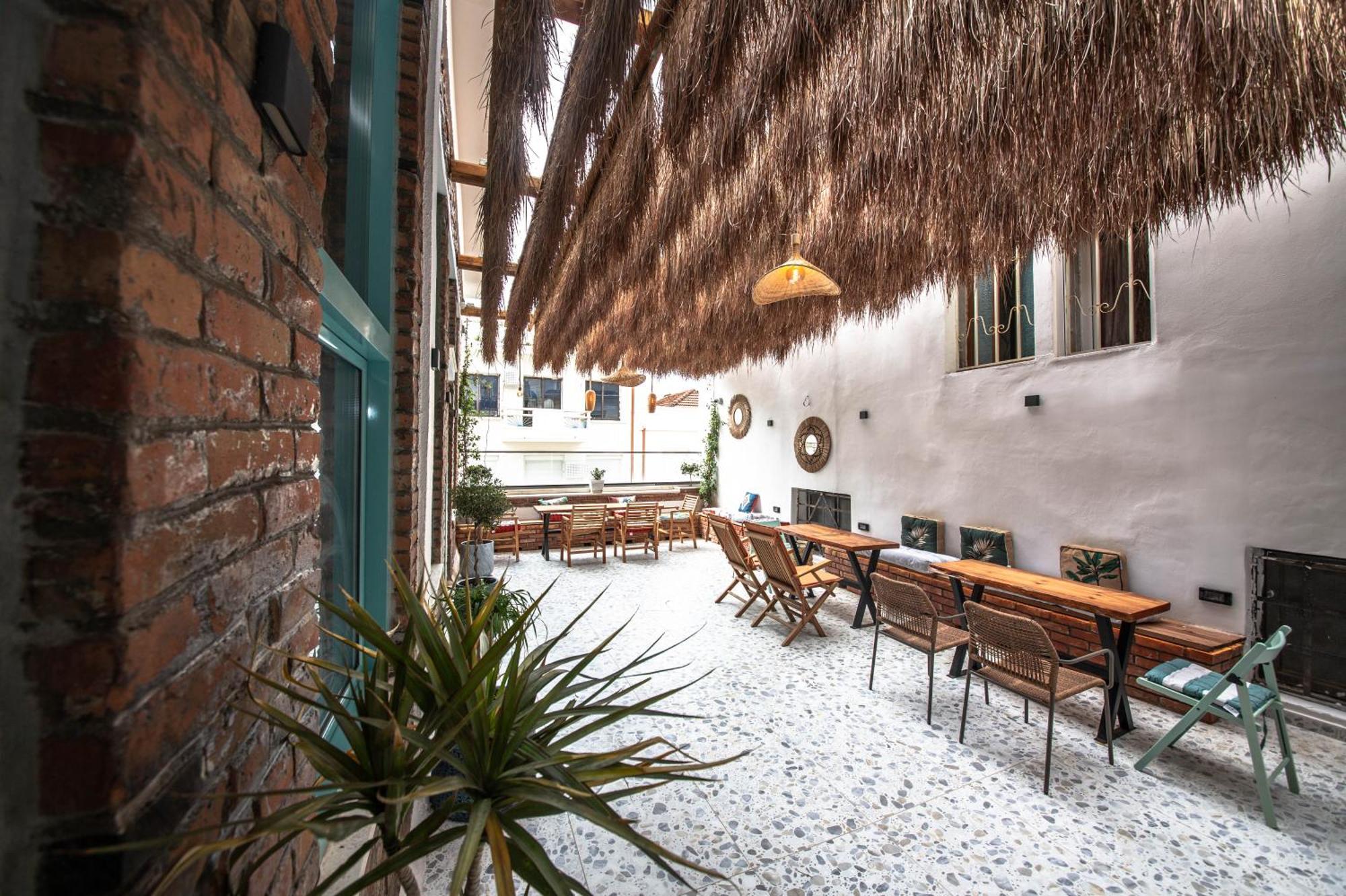Vega 43 Hostel Sarandë 外观 照片