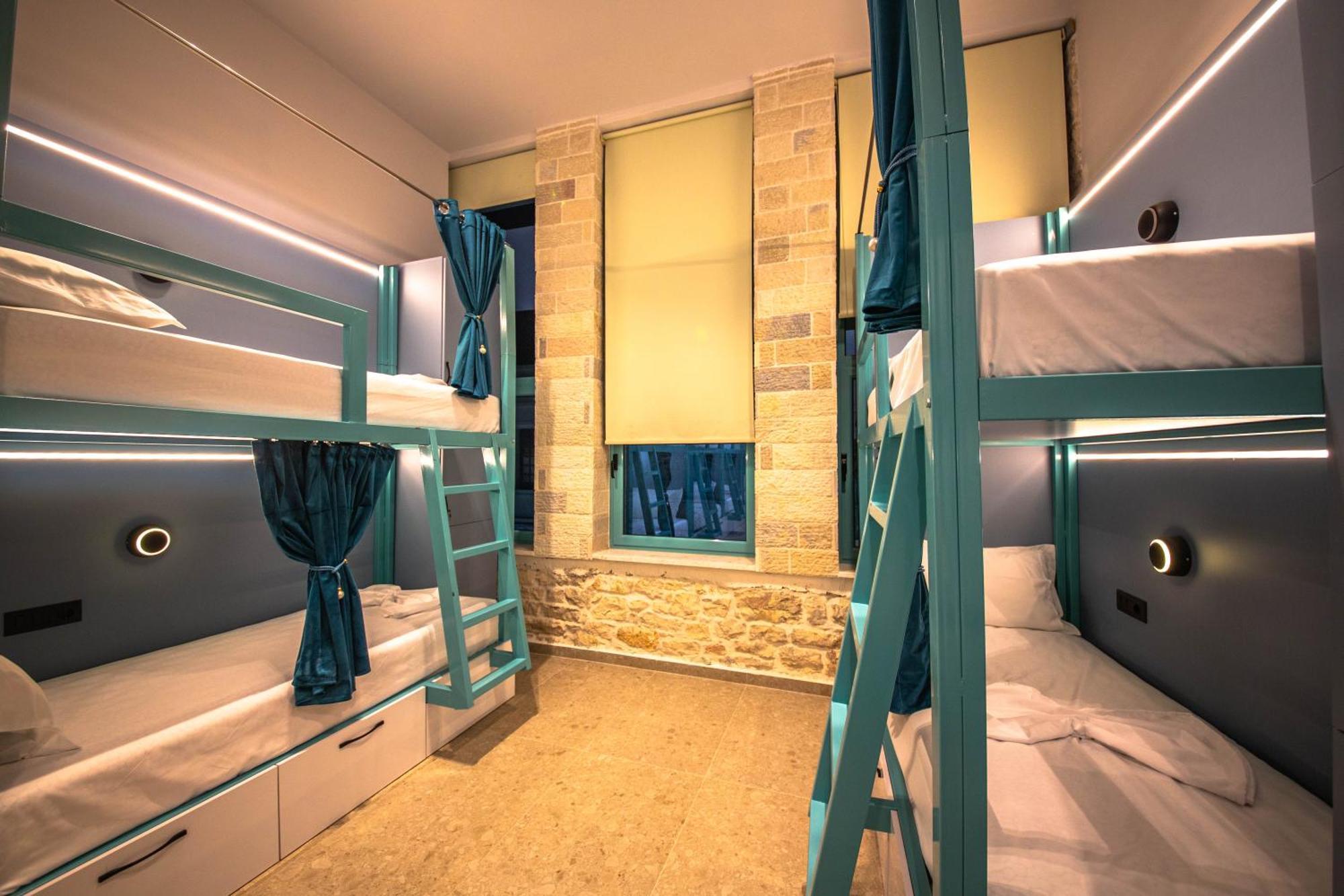 Vega 43 Hostel Sarandë 外观 照片