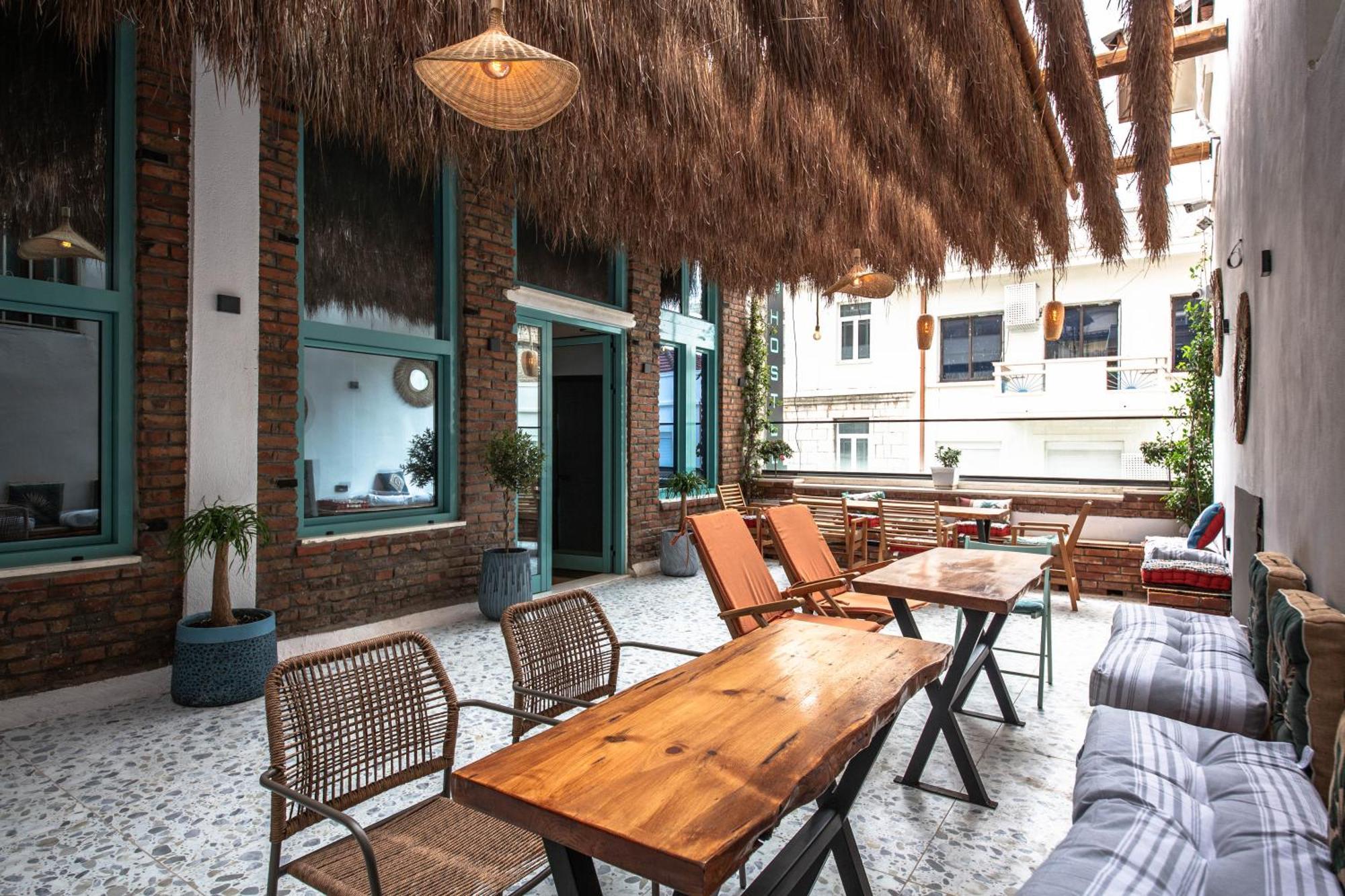 Vega 43 Hostel Sarandë 外观 照片